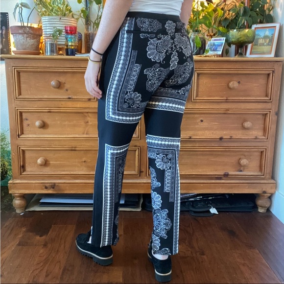 BCBGMAXAZRIA Printed Scarf Pants - Picture 5 of 7